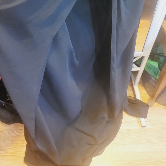 Gown - Picture 5 of 16